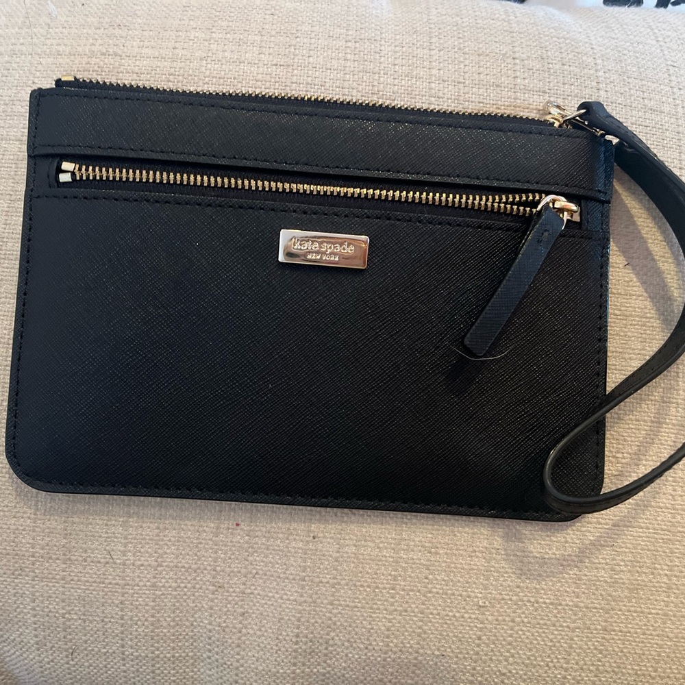 Kate Spade Tinie Wristlet in Laurel Way
Black - NWOT
